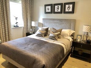 Apartment, 2 Bedrooms, City View, Top Floor | 1 quarto, roupas de cama premium, quartos à prova de som