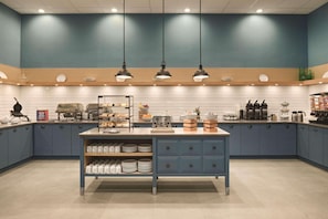 Free daily buffet breakfast - Country Inn & Suites by Radisson, Erlanger - Cincinnati South (Erlanger)