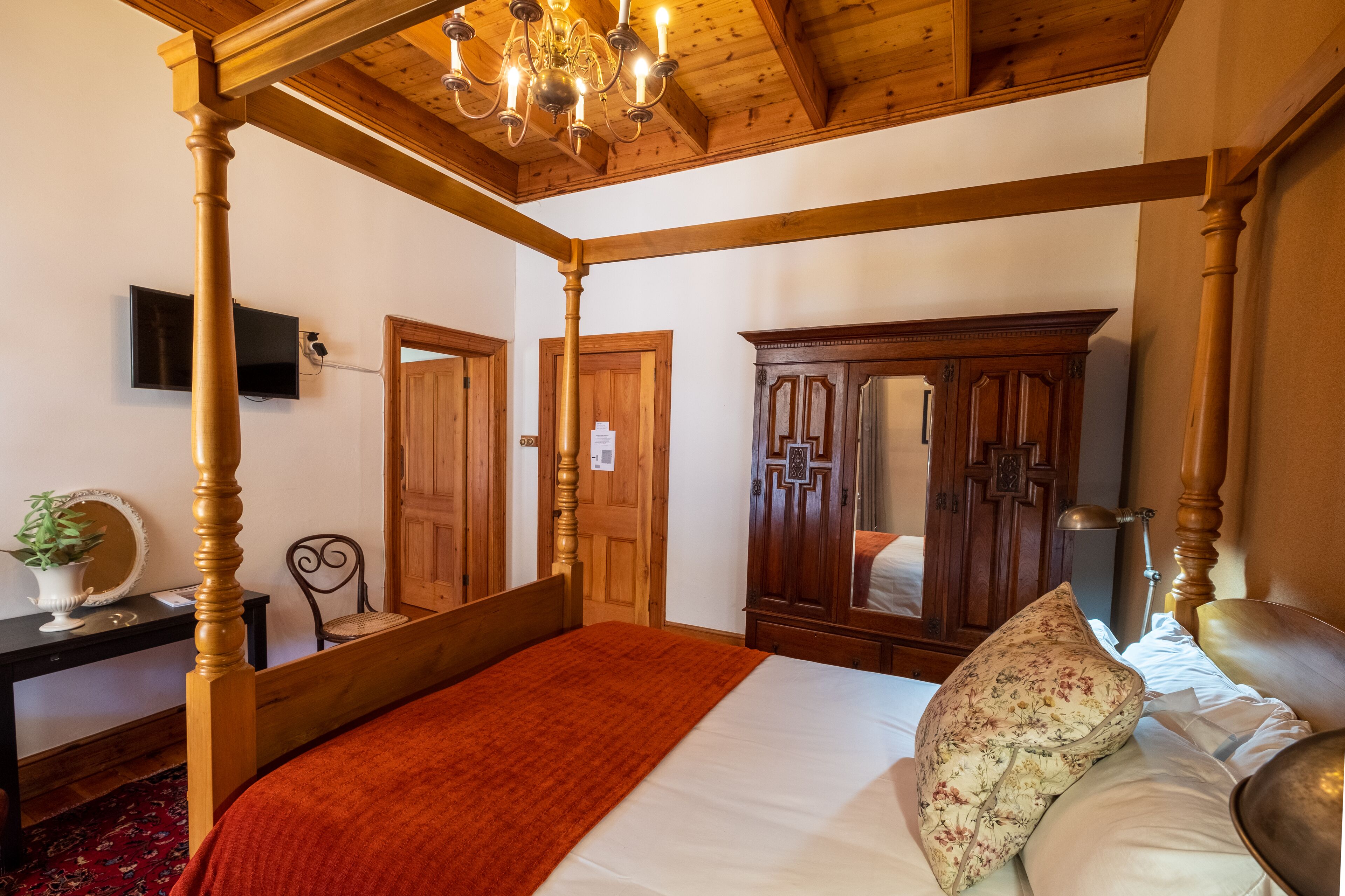 The Zebra Room | Minibar, in-room safe, individually decorated, individually furnished