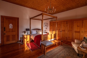 The Savannah Room | 1 bedroom, minibar, in-room safe, individually decorated