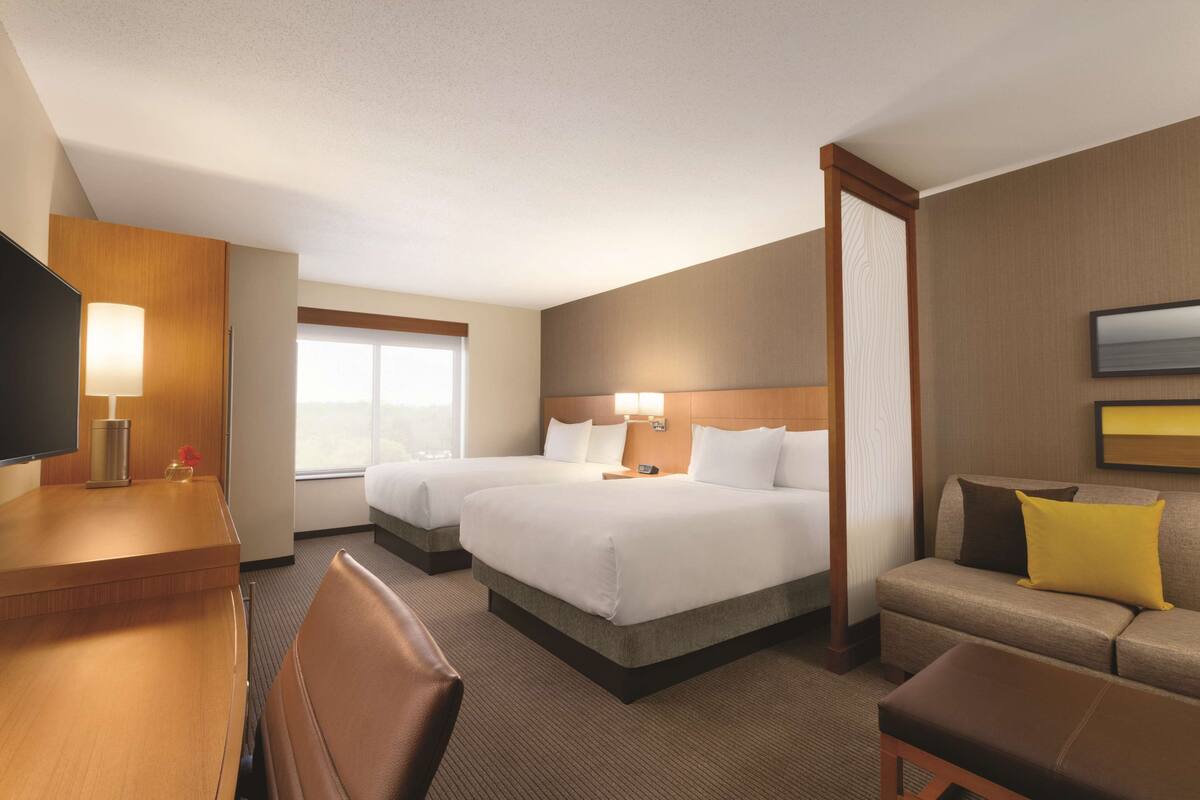 in-room safe, desk, iron/ironing board, free wifi