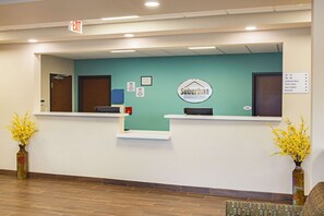 Lobby - Suburban Studios Monaca - Pittsburgh (Monaca)