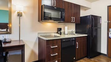 Chambre, 1 grand lit, non-fumeur (Efficiency) | Bureau, espace de travail pour ordinateurs portables