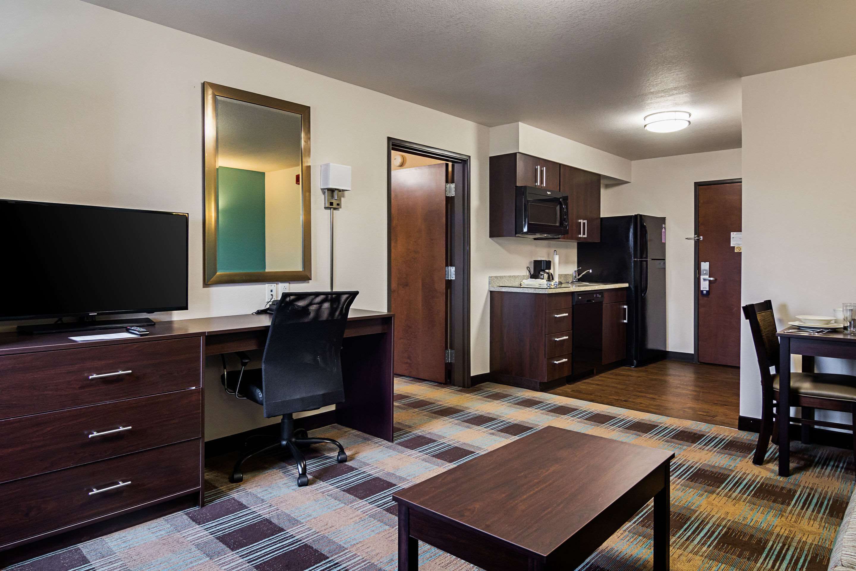 1 bedroom, desk, laptop workspace, blackout curtains