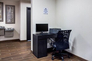 Business center - Suburban Studios Monaca - Pittsburgh (Monaca)
