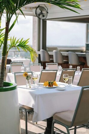 Dining - Circ Hotel (Hollywood)