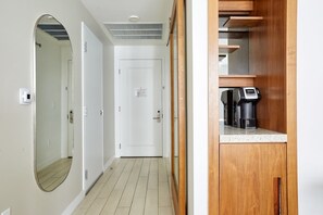 Interior - Circ Hotel (Hollywood)