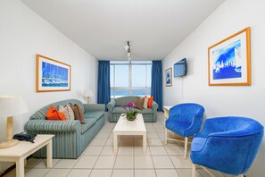 Two Bedroom Sea View Apartment | Wohnbereich