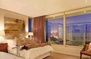 5 bedrooms, premium bedding, desk, free WiFi
