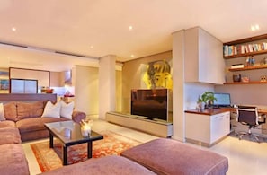 Living room - Bellazzure (Cape Town)