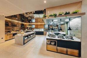 Free daily buffet breakfast  - Quellenhof See Lodge (San Martino in Passiria)