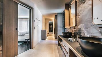 Luxury-Villa, 2 Schlafzimmer, auf dem Wassser | Badezimmer | Dusche, Regendusche, Haartrockner, Bademäntel