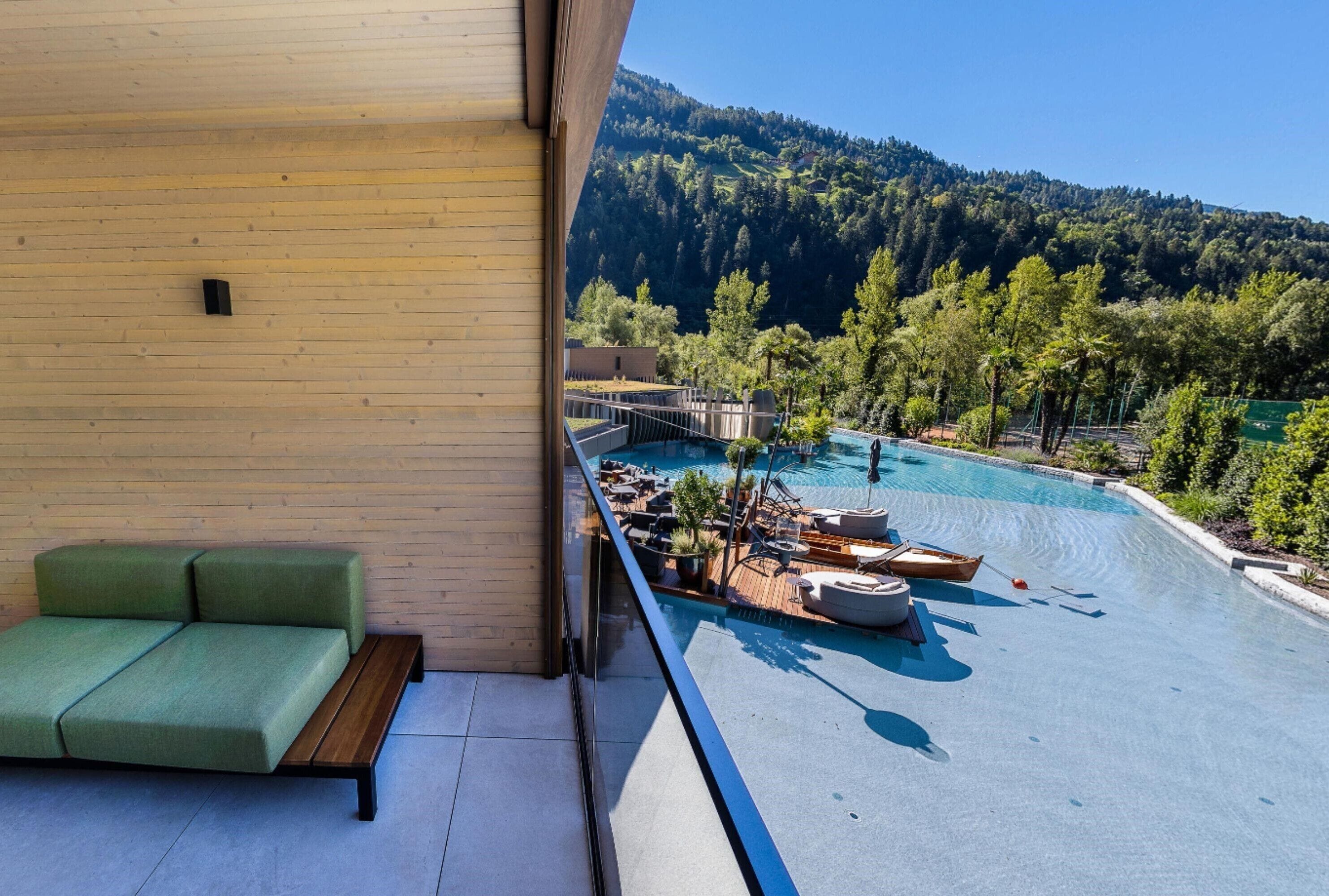 Comfort-Suite, 1 King-Bett, Bergblick, Poolseite | Terrasse/Patio