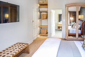 Caja de seguridad en la habitación, wifi gratis y ropa de cama