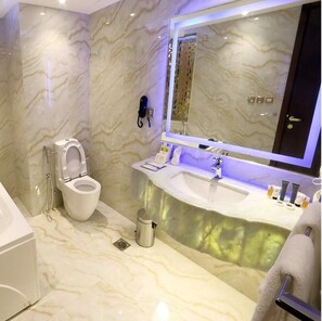 Douche, articles de toilette gratuits, sèche-cheveux