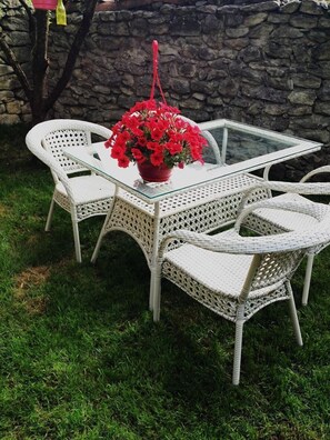 Breakfast, lunch, dinner served; Turkish cuisine