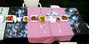 Breakfast, lunch, dinner served; Turkish cuisine