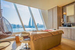 Couples treatment room(s), sauna, steam room, hot stone massages - Wyndham Grand Manama (Manama)