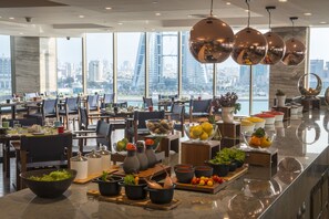 Petit déjeuner buffet (13.98 BHD par personne)