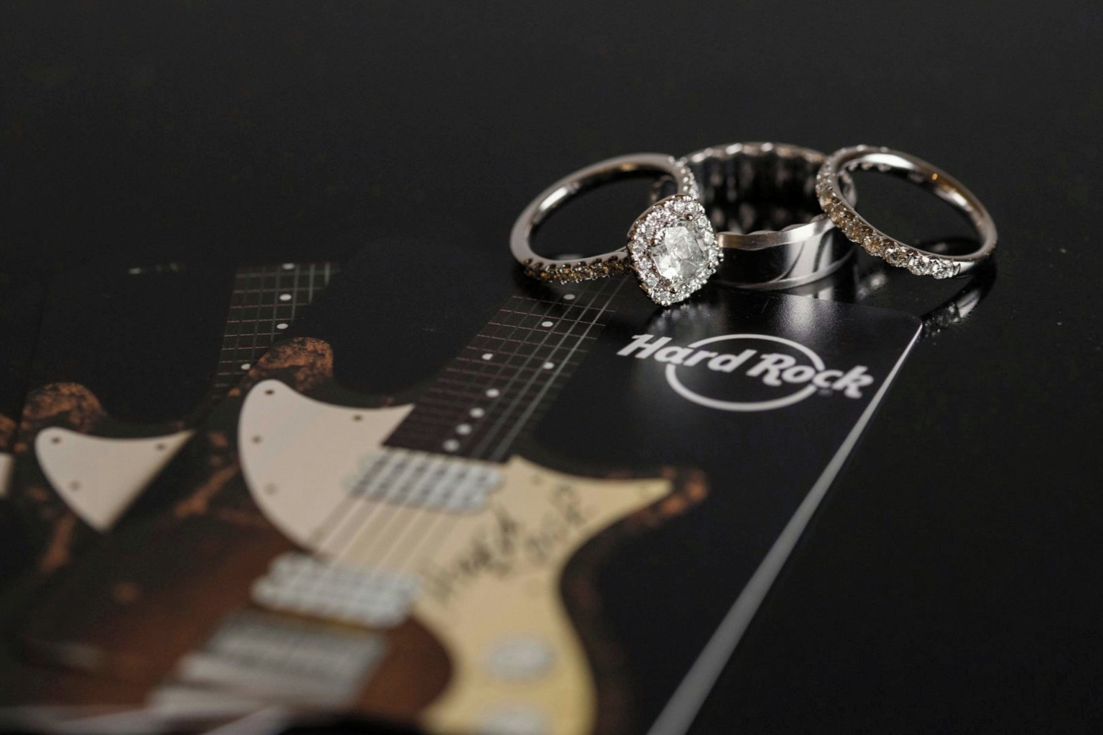 A guitar with a 'Hard Rock' logo and two rings on top.