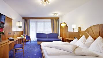 Comfort Double Room | Minibar, in-room safe, desk, soundproofing