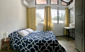 Design-Studiosuite, 1 Queen-Bett und Schlafsofa, Kochnische