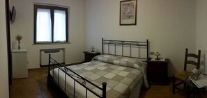 In-room safe, desk, soundproofing, free cribs/infant beds - I Tufi (Colonnella)