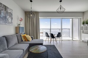 Leilighet – comfort, 1 soverom | Oppholdsområde | Flatskjerm-TV