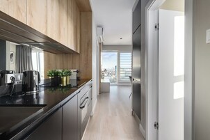 全景公寓, 2 间卧室, 城市景观 | 私人厨房 | 冰箱、烤箱、炉灶、洗碗机