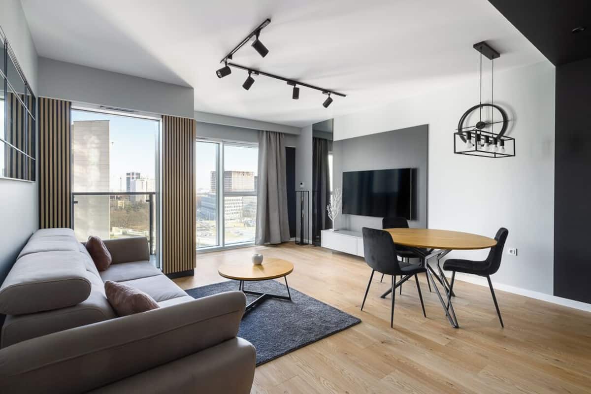 Leilighet – deluxe, 1 soverom | Oppholdsområde | Flatskjerm-TV