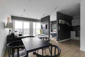 Leilighet – comfort, 1 soverom | Oppholdsområde | Flatskjerm-TV