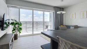 Leilighet – deluxe, 1 soverom | Oppholdsområde | Flatskjerm-TV