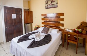 Classic Double Room | Minibar, iron/ironing board, free WiFi, bed sheets - Hotel La Punta (Puntarenas)