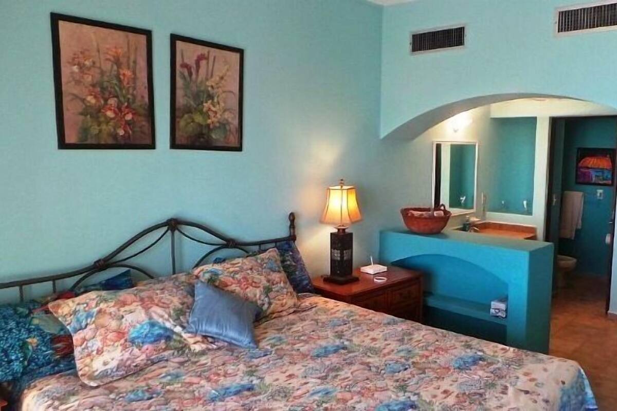 1 habitación, escritorio, tabla de planchar con plancha y wifi gratis