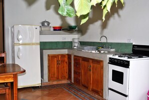 Deluxe Apartment, 1 Queen Bed, Kitchen | Private kitchen | Fridge, stovetop, coffee/tea maker, cookware/dishes/utensils