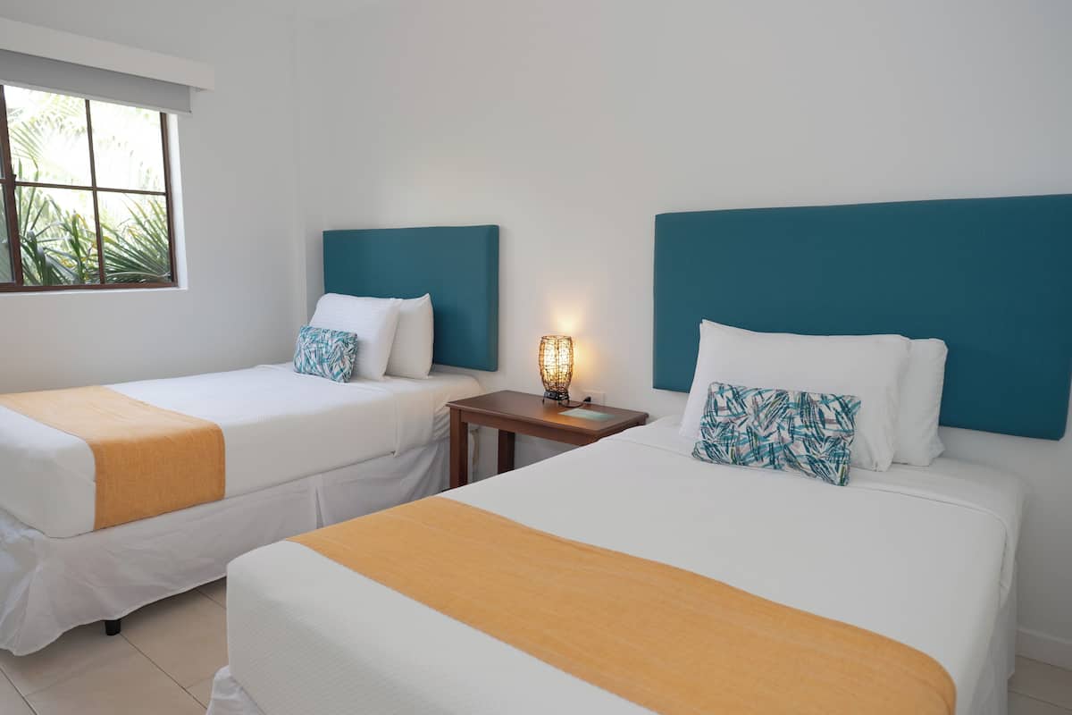 Quarto quádruplo conforto, 1 quarto | Cofres nos quartos, escrivaninha, ferros/tábuas de passar roupa