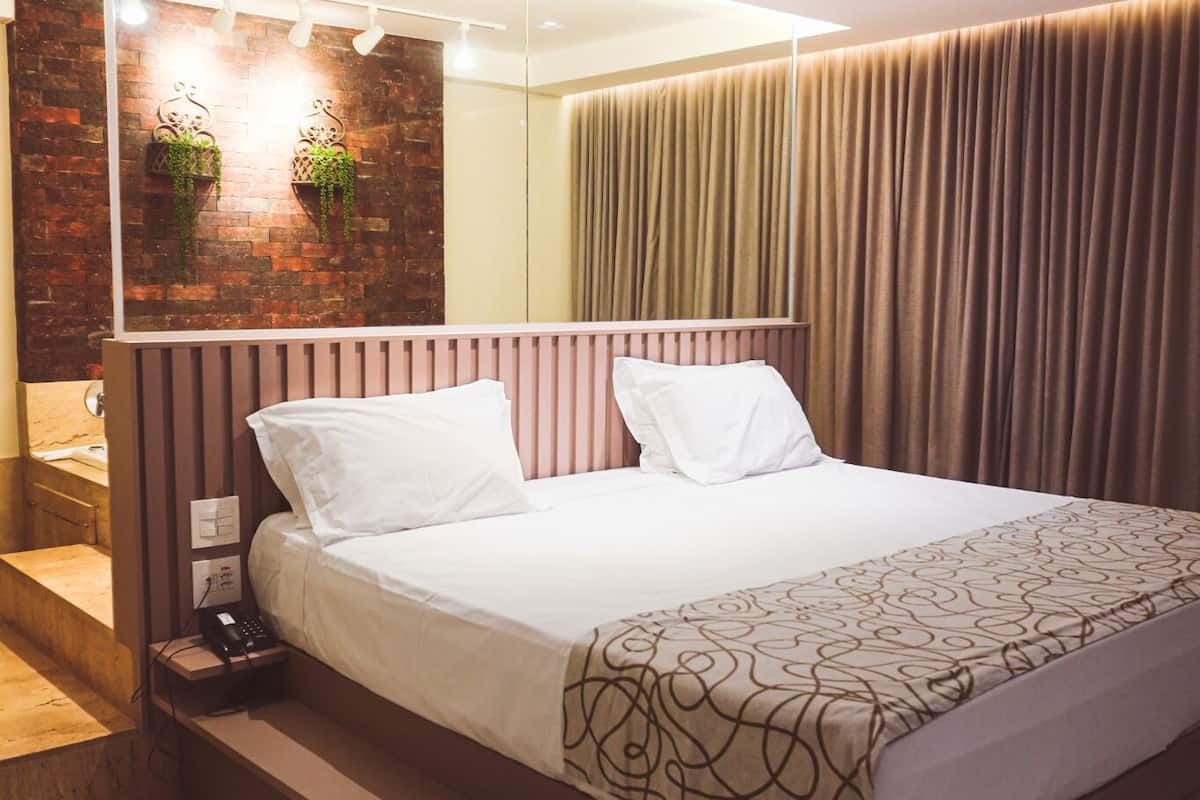 premium double room | 1 bedroom, premium bedding, minibar, in-room safe