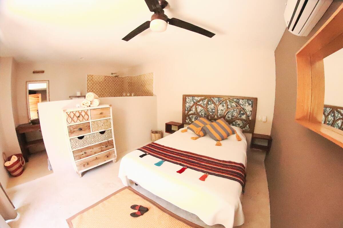 Caja de seguridad en la habitación y decoración personalizada 