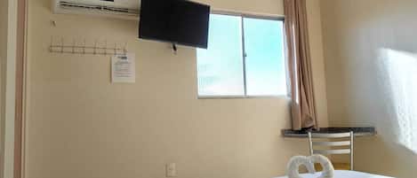 Minibar, accĂšs au Wi-Fi (inclus), literie fournie