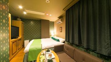 Minibar, individually decorated, individually furnished, desk