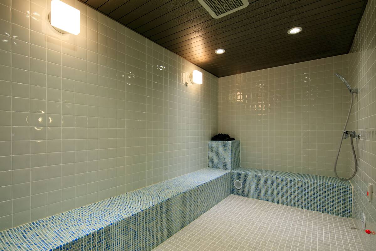 sauna, hot tub, hot springs/mineral springs