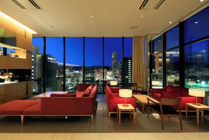 Concierge desk - Candeo Hotels Hiroshima Hatchobori (Hiroshima)