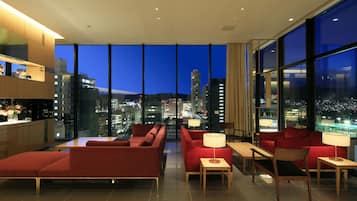Lobby lounge