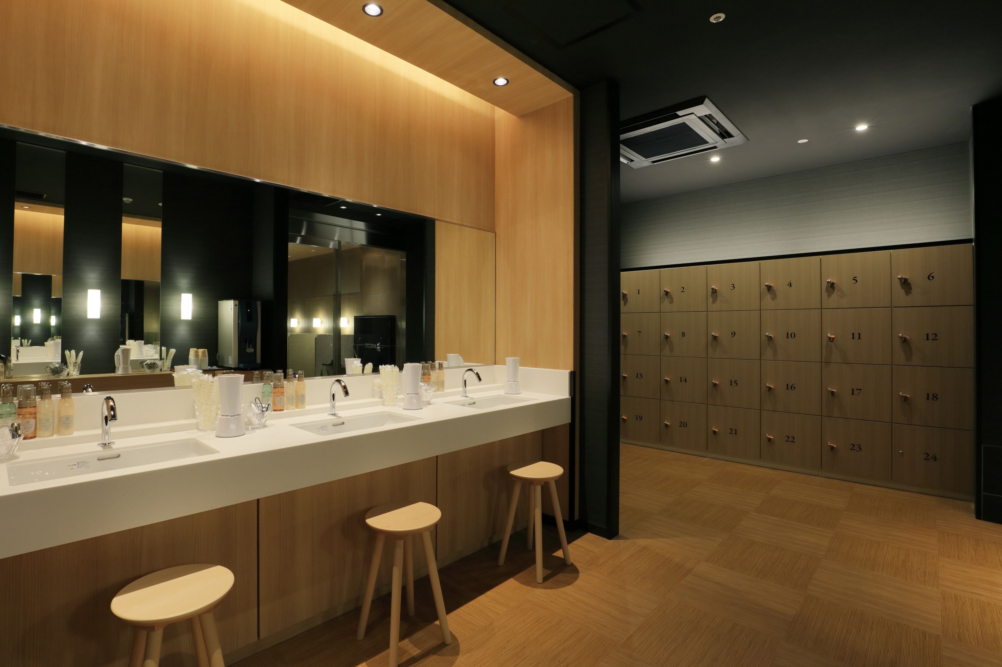 sauna, hot tub, hot springs/mineral springs