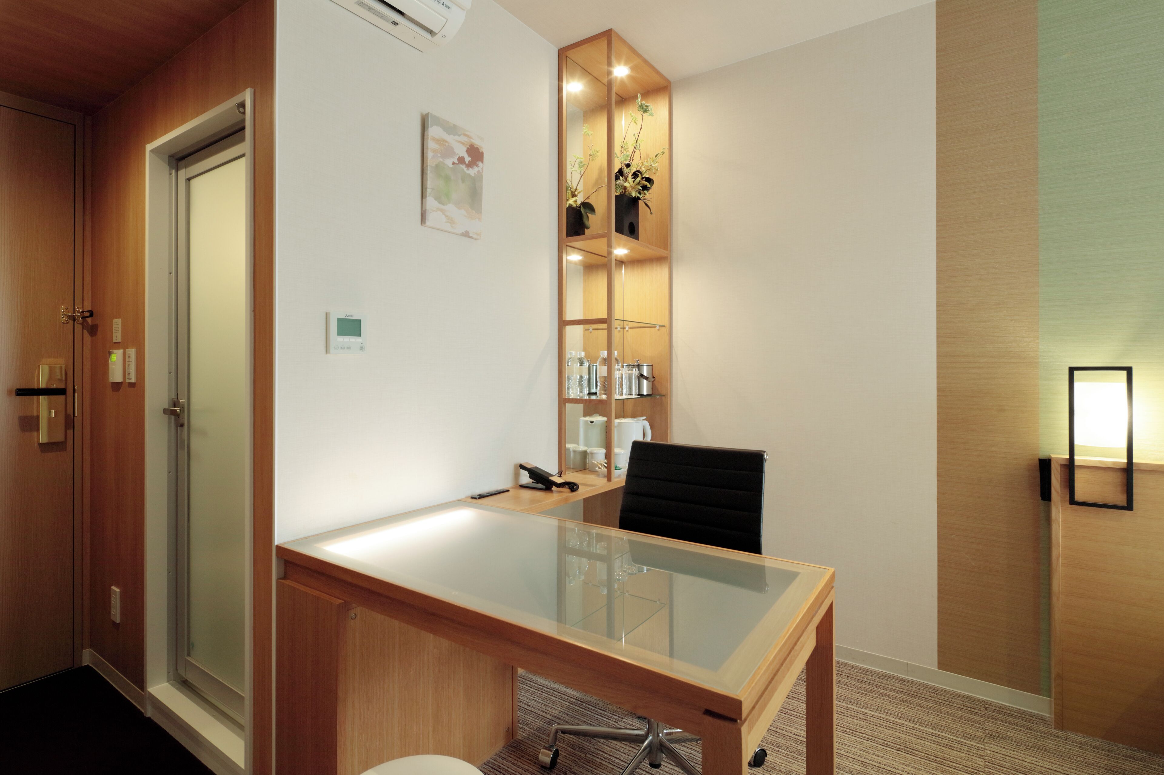 Soundproofing, free WiFi, bed sheets