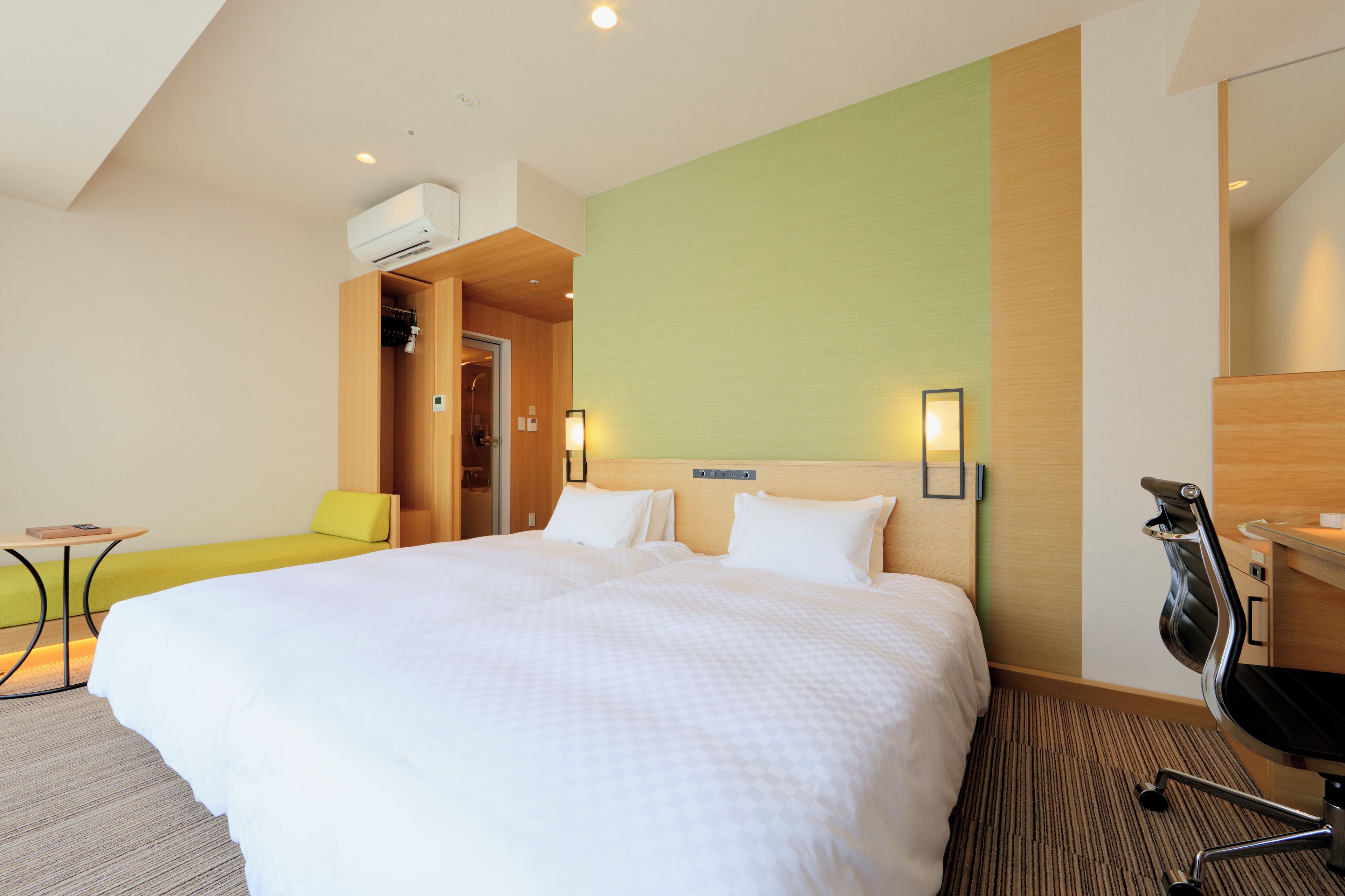 Soundproofing, free WiFi, bed sheets