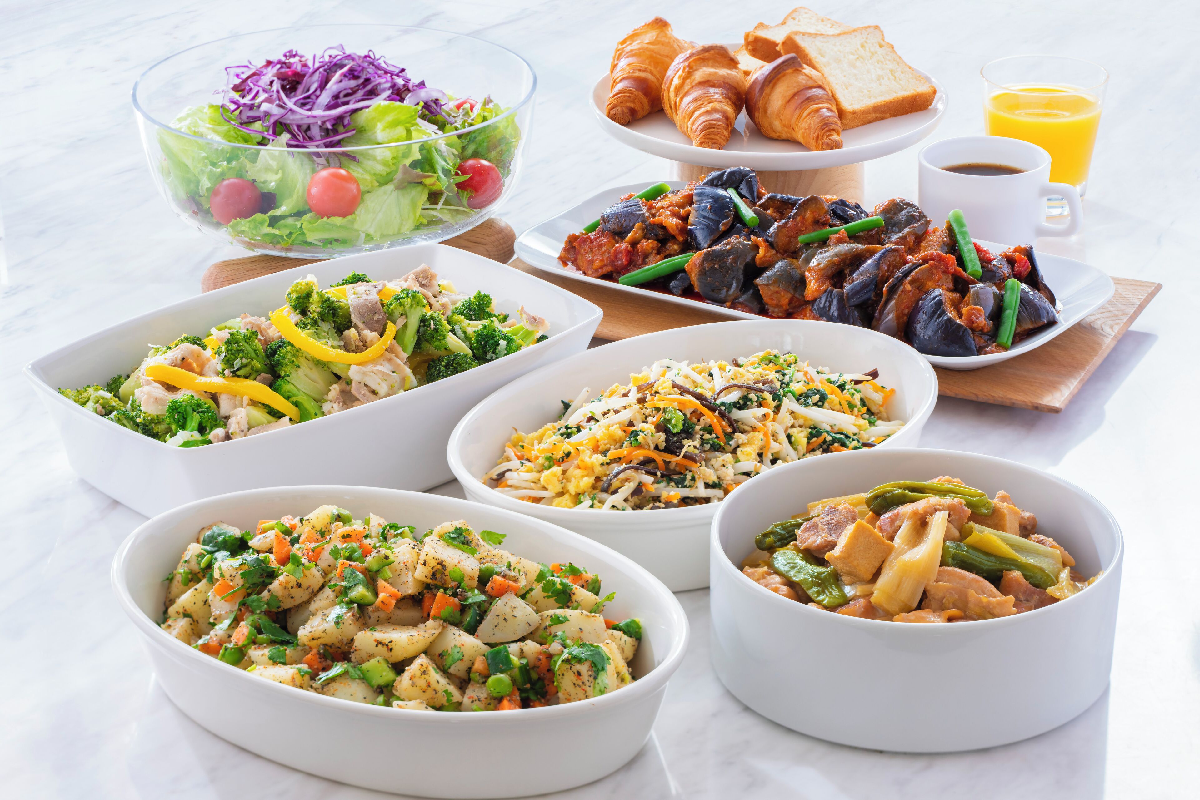 Daily buffet breakfast (JPY 1650 per person)