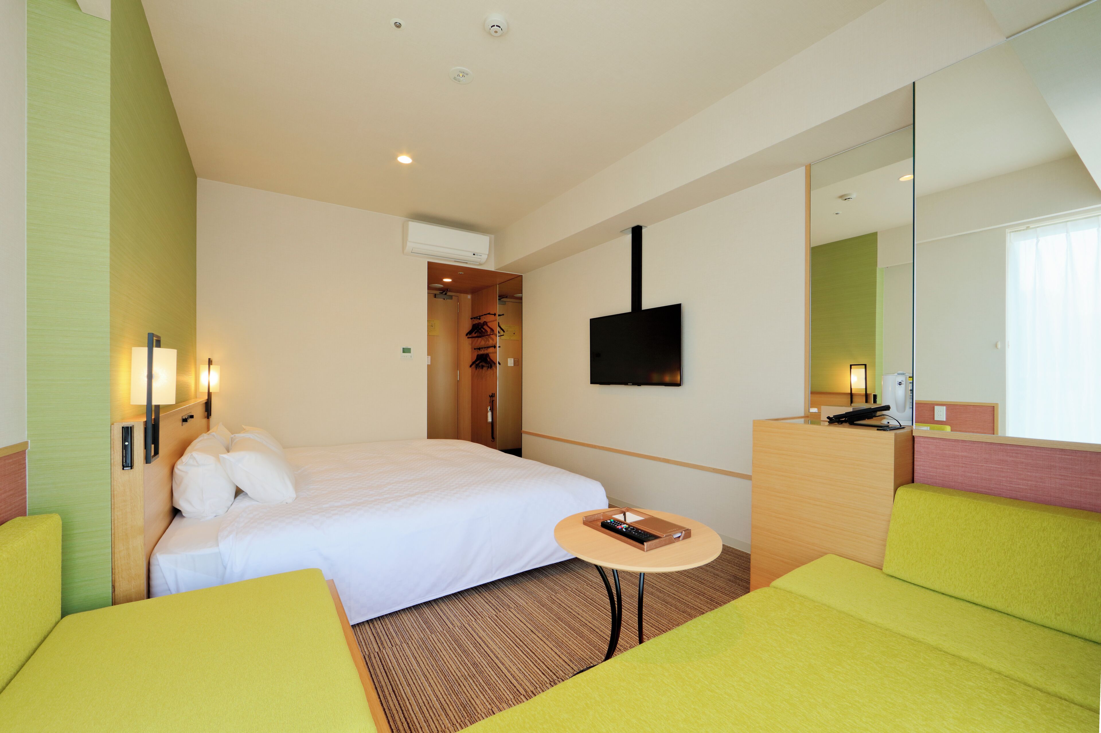 Corner King Room, Non Smoking (19 ㎡) | Soundproofing, free WiFi, bed sheets