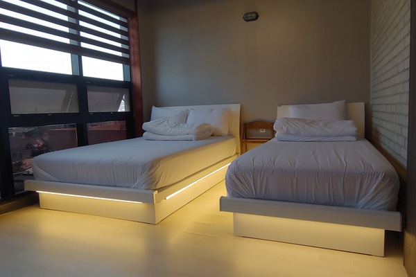 Egyptian cotton sheets, premium bedding, minibar, desk