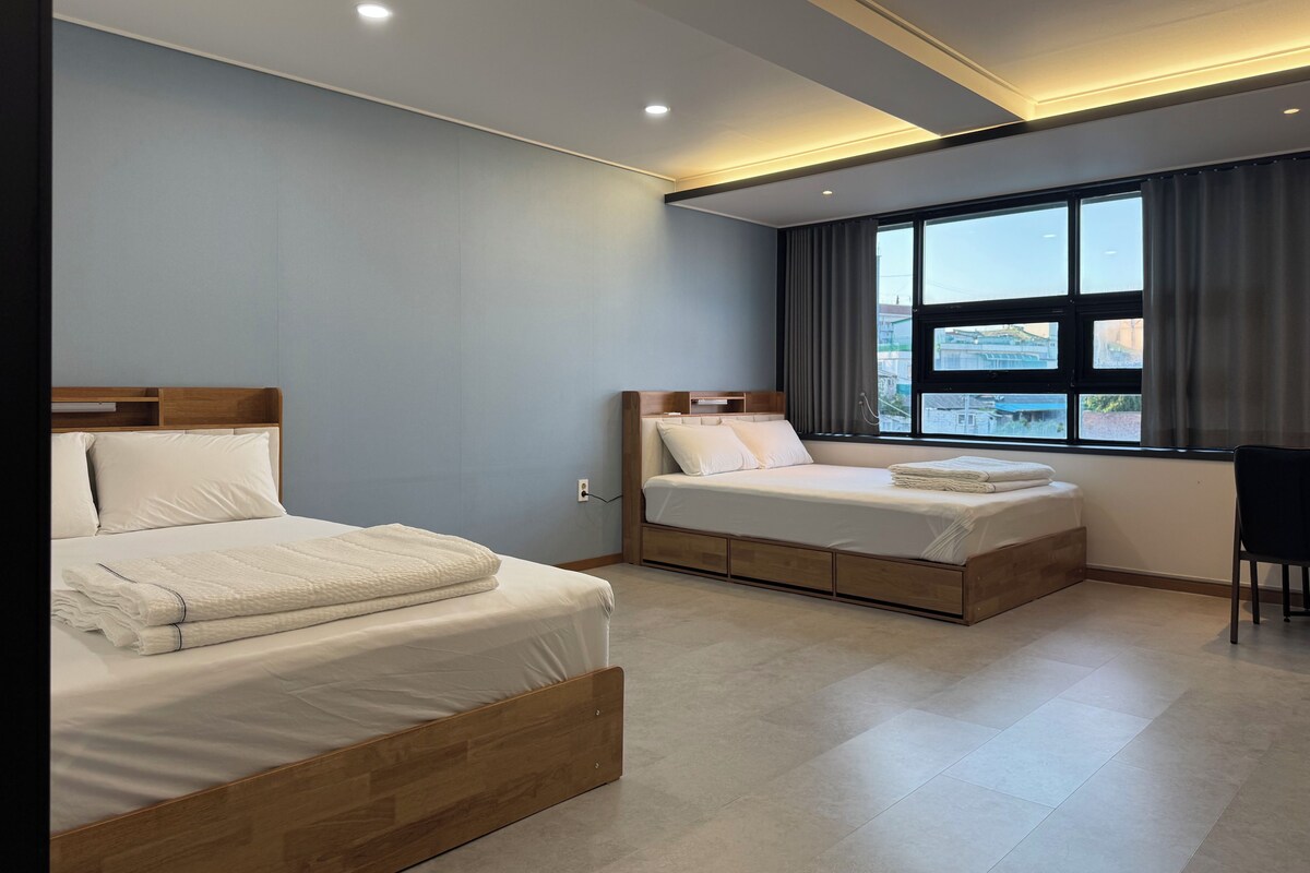 Draps en coton égyptien, literie de qualité supérieure, minibar, bureau